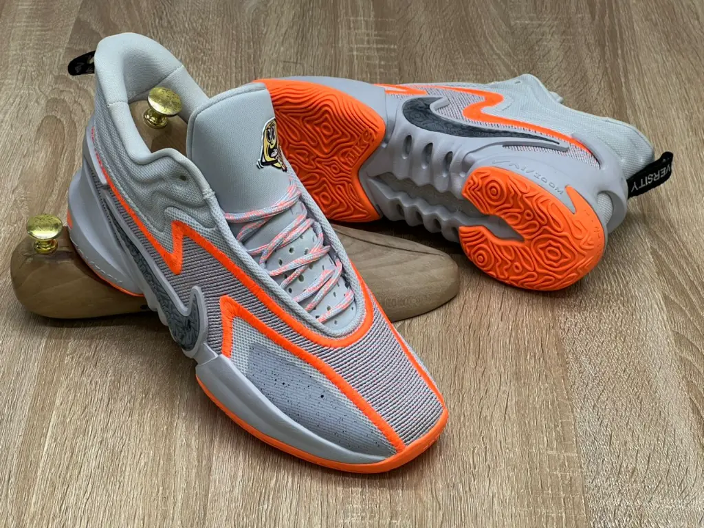 Nike cosmic 